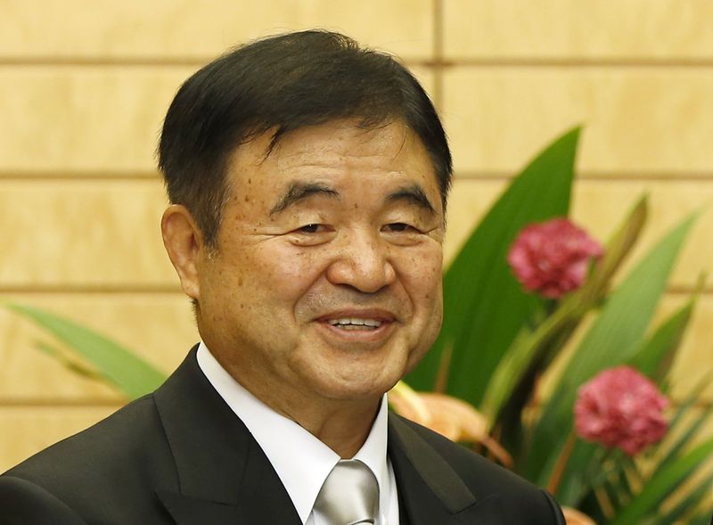 © Reuters. Japan's newly-appointed Olympics minister Toshiaki Endo smiles as he is appointed first minister for the 2020 Summer Games by PM Abe in Tokyo