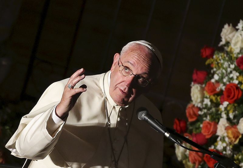 © Reuters. El Papa dice que proteger el planeta es un deber