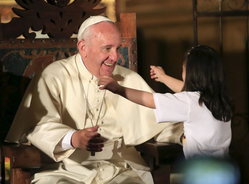 © Reuters. El Papa viaja a Bolivia en su segundo tramo de la gira sudamericana
