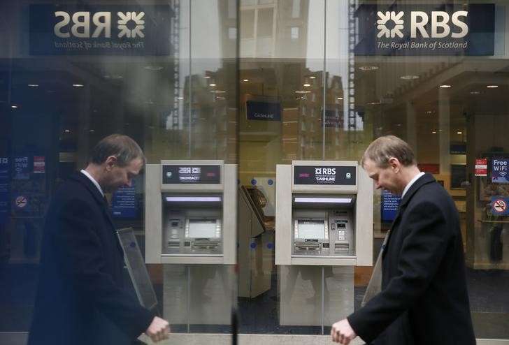 © Reuters. LONDRES COMPTE LEVER 25 MILLIARDS DE LIVRES DE SON DESENGAGEMENT DE RBS