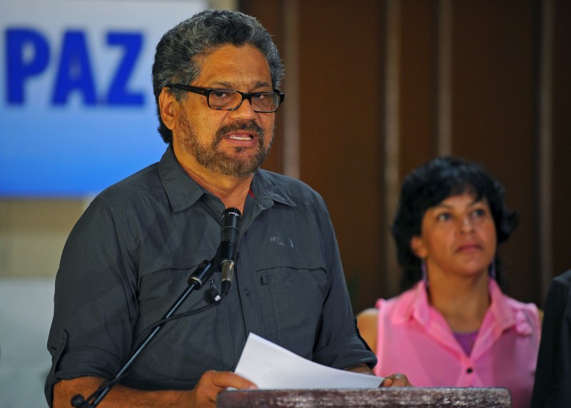 © Reuters. Revolutionary Armed Forces of Colombia lead negotiator Ivan Marquez reads from a document during a conference in Havana