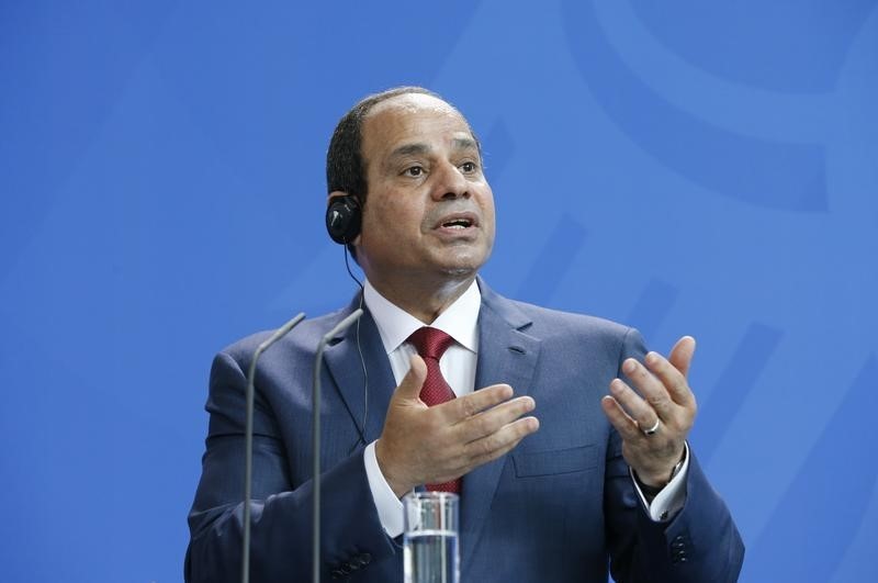 © Reuters. السيسي يكثف حملته ضد التشدد الجديد في مصر مما قد يطيل أمد عدم الاستقرار