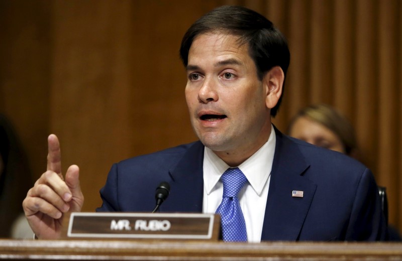 © Reuters. U.S. Senator Rubio questions Assistant Secretary of State Jacobson on U.S.-Cuba relations during hearing on Capitol Hill in Washington