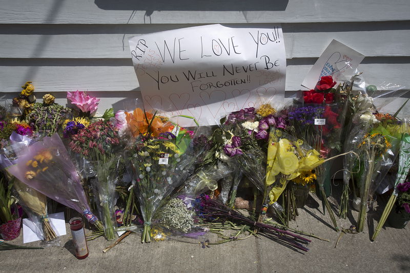 © Reuters. A sign is pictured at a makeshift memorial for victims of a mass shooting, outside the Emanuel African Methodist Episcopal Church in Charleston