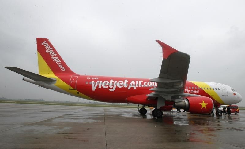 © Reuters. A VietJet A320 airplane is seen while parking before departure for Bangkok, at Noi Bai international airport in Hanoi