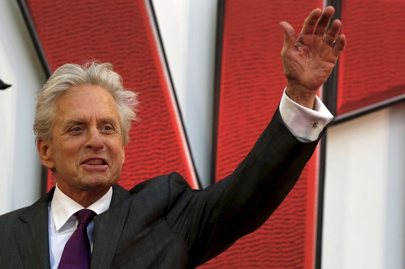 © Reuters. Ator Michael Douglas chega à pré-estreia europeia de "Homem-Formiga"