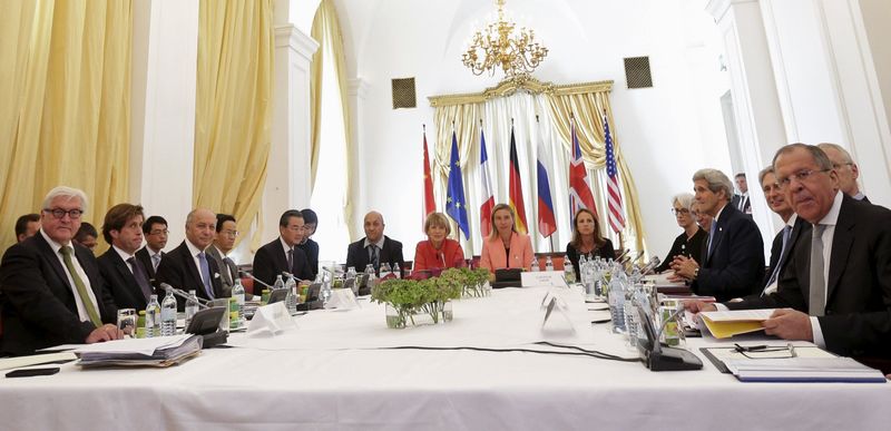 © Reuters. European Union foreign policy chief Mogherini and Foreign Ministers of Germany, France, China, Britain, the U.S. and Russia, meet at a hotel in Vienna 