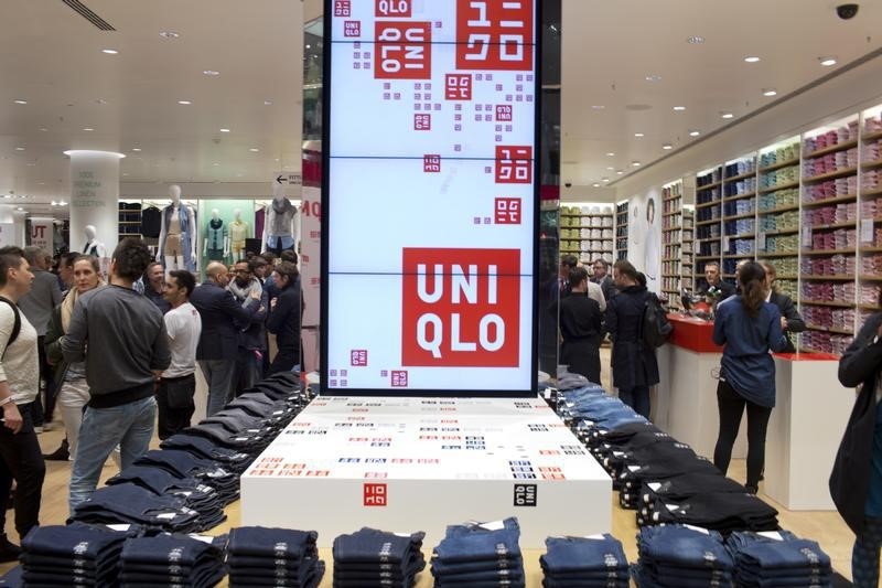 © Reuters. HAUSSE DE 36% DU BÉNÉFICE DE FAST RETAILING