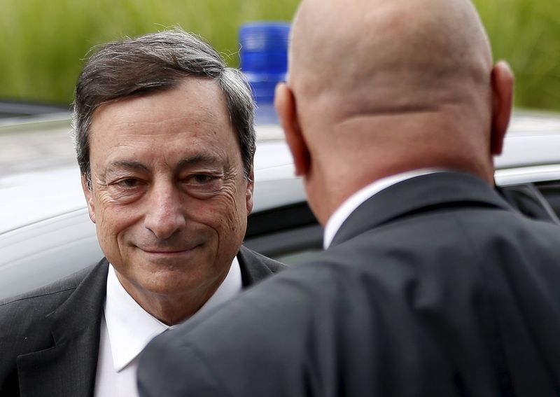 © Reuters. Draghi arroja dudas sobre la solución griega y no ve alternativa rusa