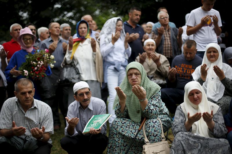 © Reuters. سربرينتشا .. جرح مفتوح رغم مضي 20 عاما