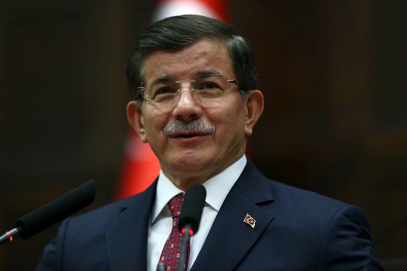 © Reuters. الرئاسة التركية: تكليف رئيس الوزراء داود أوغلو بتشكيل حكومة جديدة