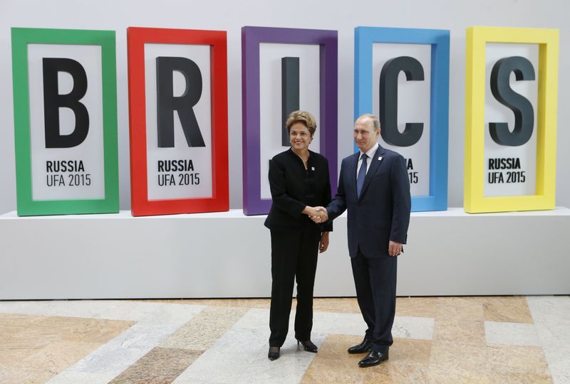 © Reuters. Presidente Dilma Rousseff e presidente russo, Vladimir Putin, em Ufá, na Rússia