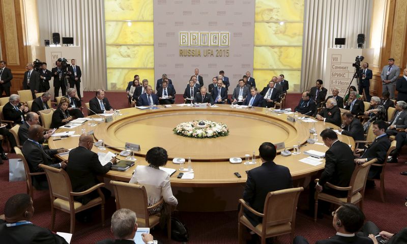 © Reuters. Líderes e representantes dos países que integram os Brics se reúnem em Ufa