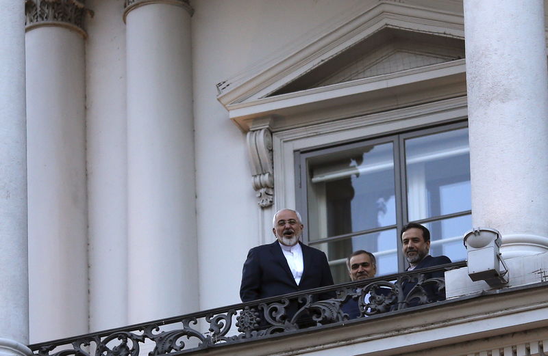© Reuters. ظريف: سأبقى في فيينا للمدة التي تقتضيها المفاوضات النووية الإيرانية