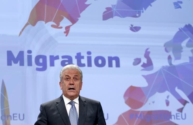 © Reuters. EU Commissioner for Migration Avramopoulos addresses a news conference in Brussels