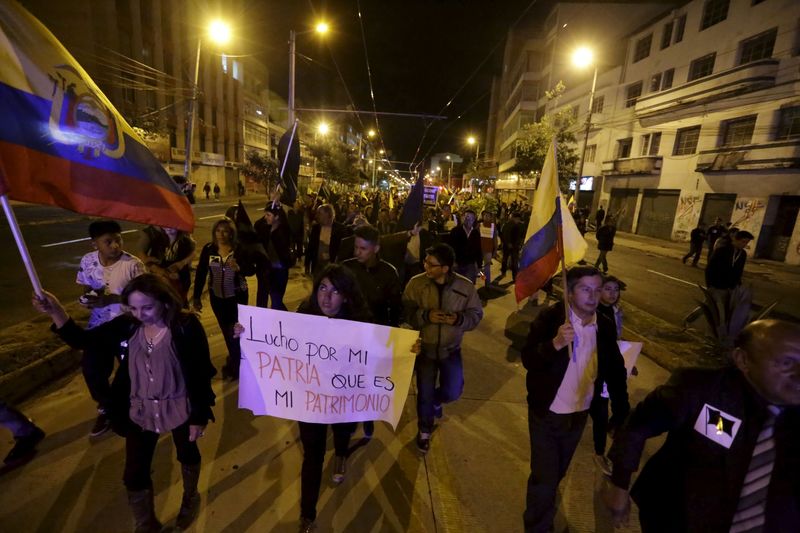 © Reuters. Protesto contra o governo do Equador em Quito