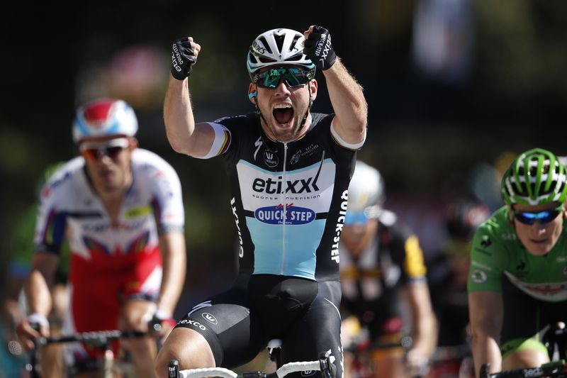 © Reuters. Cavendish vuelve a la senda de la victoria en el Tour