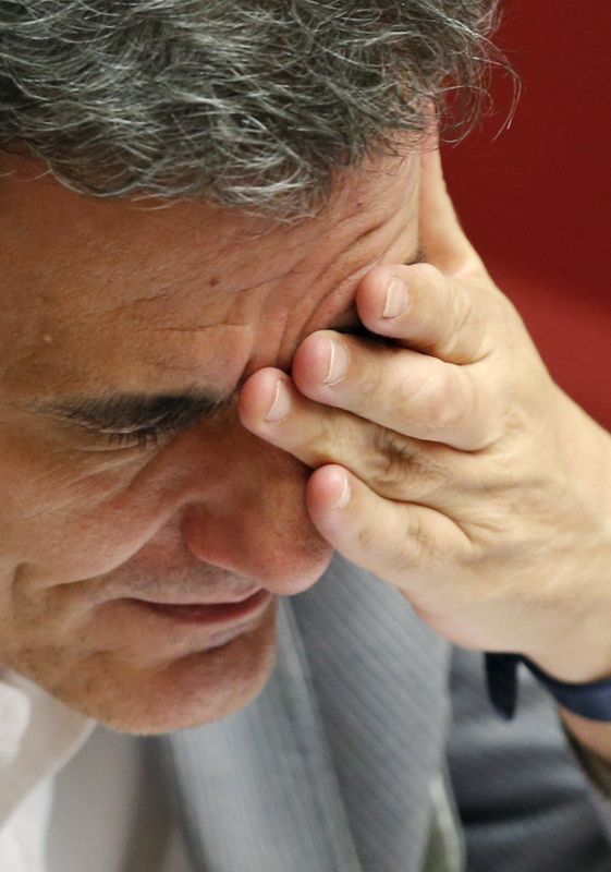 © Reuters. Ministro das Finanças grego, Euclid Tsakalotos, no parlamento