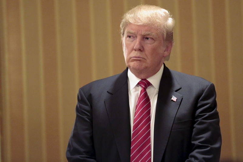 © Reuters. U.S. Republican presidential candidate Donald Trump attends a news conference regarding issues on undocumented immigrants in Beverly Hills, California