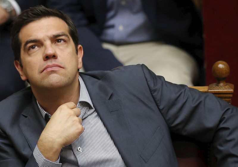 © Reuters. Tsipras recibe el respaldo del Parlamento griego a sus propuestas de rescate