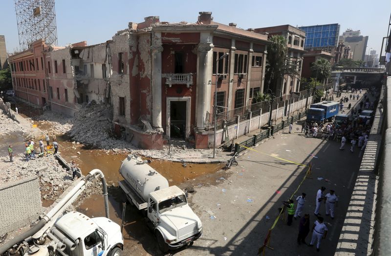 © Reuters. Un muerto en una explosión en El Cairo cerca del consulado italiano