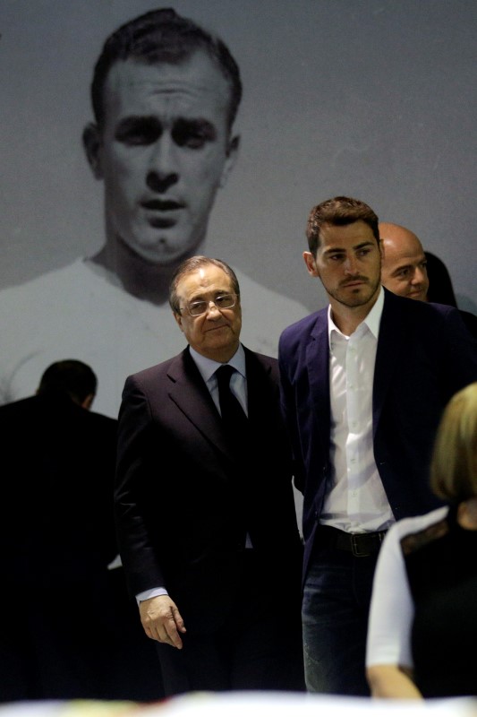 © Reuters. Florentino Pérez ha obligado a Casillas a irse, según sus padres