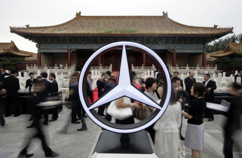 © Reuters. تراجع الطلب على السيارات الفاخرة في الصين بسبب خسائر الأسهم وتباطؤ الاقتصاد