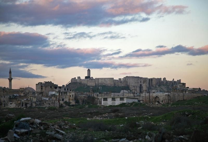 © Reuters. انفجار في حلب يدمر جزءا من سور قلعة أثرية