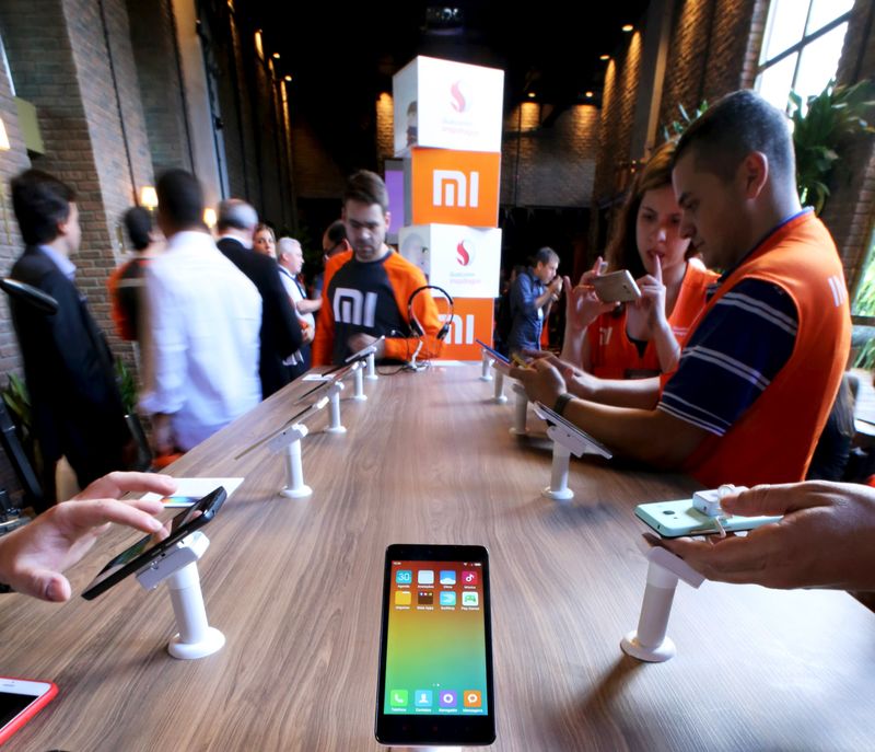 © Reuters. China's Xiaomi Redmi 2 smartphones are displayed to the media during their launch in Sao Paulo