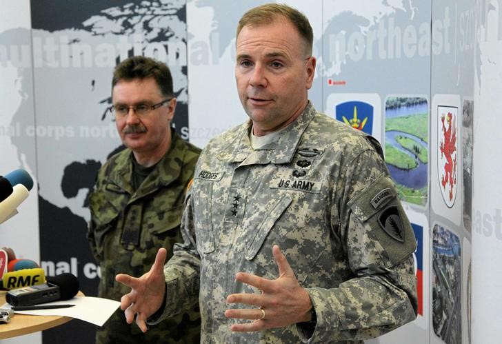 © Reuters. جنرال أمريكي: ندرس تدريب قوات الجيش الأوكراني