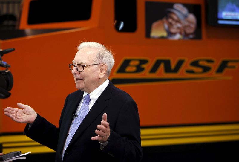 © Reuters. File photo of Berkshire Hathaway Chairman Warren Buffett talking in front of a mock BNSF railroad engine at the Berkshire Hathaway annual meeting