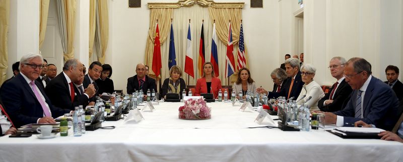 © Reuters. Участники переговоров о иранской ядерной программе в Вене