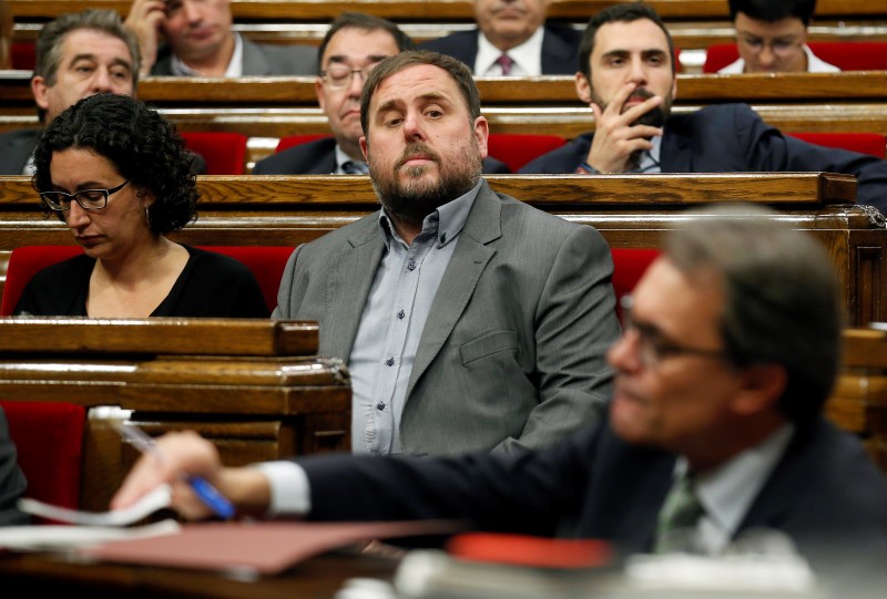 © Reuters. Mas y Junqueras preacuerdan una lista única para las elecciones catalanas