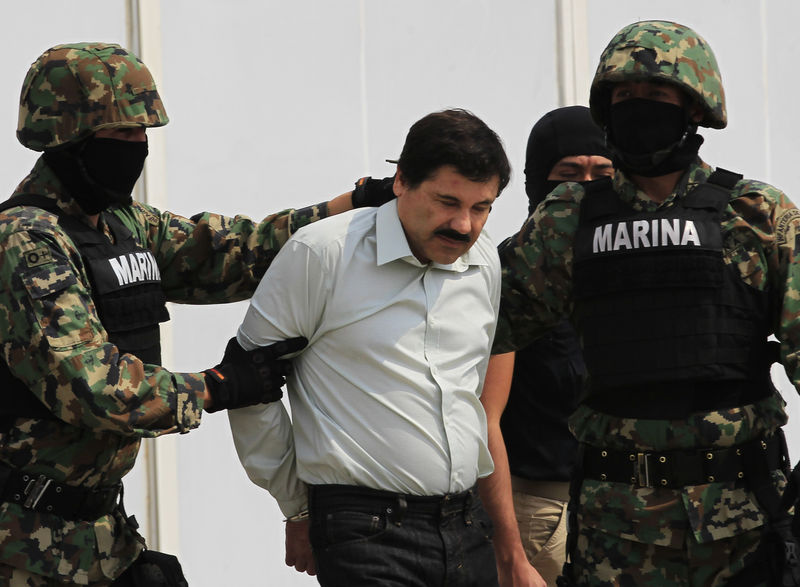 © Reuters. هرب أخطر تجار المخدرات يشكل ضغطا على رئيس المكسيك لمحاربة الفساد