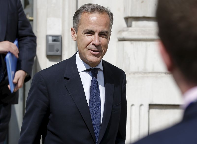 © Reuters. Bank of England Governor Mark Carney leaves the Cabinet Office, following a post-Greek referendum meeting with members of the British government in London