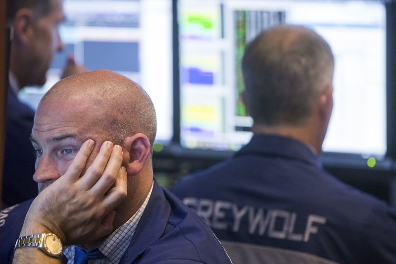 © Reuters. Traders work on the floor of the New York Stock Exchange shortly after the closing bell in New York