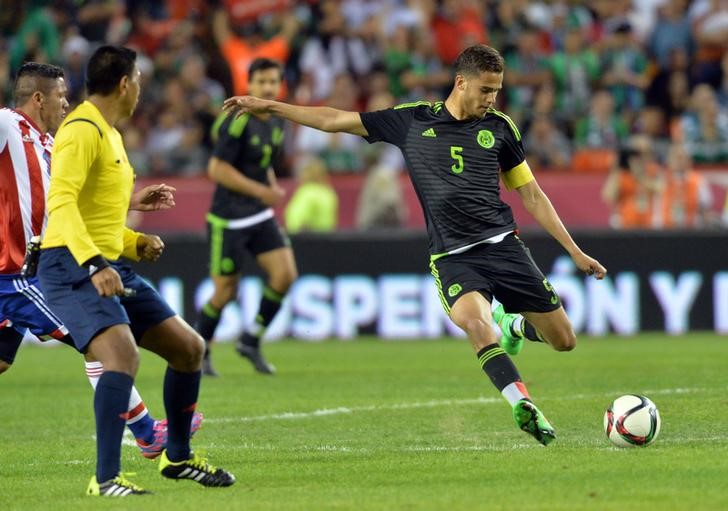 © Reuters. La Real Sociedad acuerda la cesión del mexicano Diego Reyes desde el Oporto