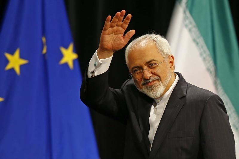 © Reuters. ظريف .. و"الدبلوماسية الباسمة" التي حققت اتفاقا نوويا