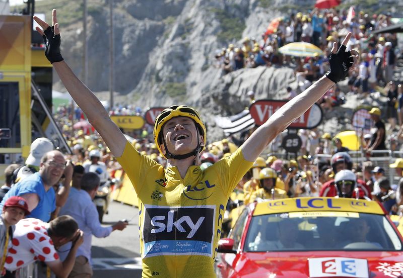 © Reuters. Froome arrasa en la primera etapa de montaña del Tour