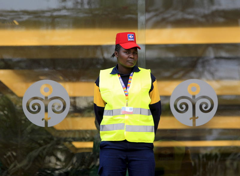 © Reuters. A security guard stands at the main entrance of the reopened Westgate shopping mall, which was closed in the aftermath of an attack by militant gunmen in September 2013 that killed 67 people and injured many more, in capital Nairobi
