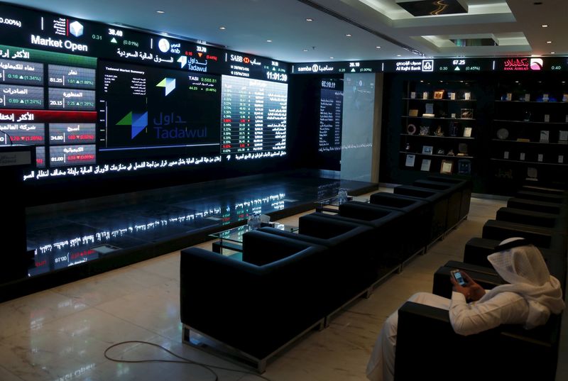 © Reuters. ارتفاع معظم أسواق الأسهم الخليجية وعمان تحقق أداء أفضل بعد إتفاق إيران