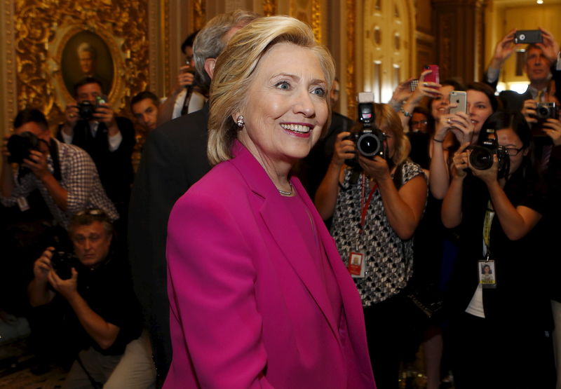 © Reuters. U.S. Democratic Presidential candidate Hillary Clinton arrives at the Senate Democratic weekly policy luncheon