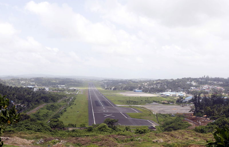 © Reuters. A general view of the runway controlled by the Indian military is pictured at Port Blair airport in Andaman and Nicobar Islands