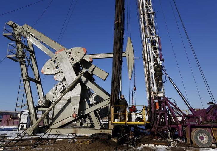 © Reuters. Станок-качалка на месторождении нефти в Уиллистоне, Северная Дакота