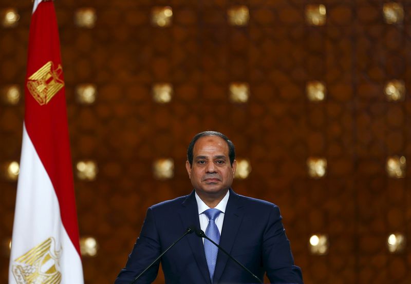 © Reuters. File photo of Egypt's President Abdel Fattah al-Sisi speaking during news conference at presidential palace in Cairo