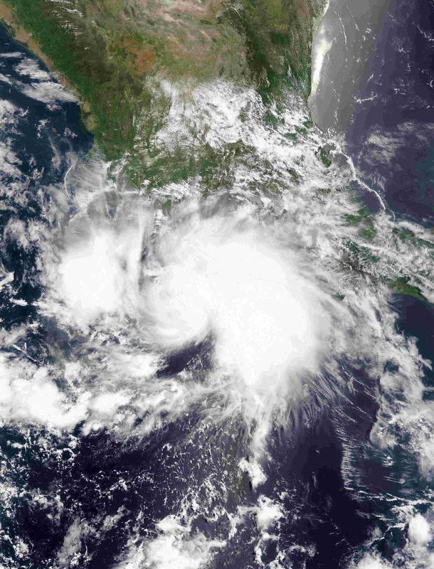 © Reuters. الإعصار دولوريس تشتد قوته للفئة الرابعة بالمحيط الهادي قبالة سواحل المكسيك