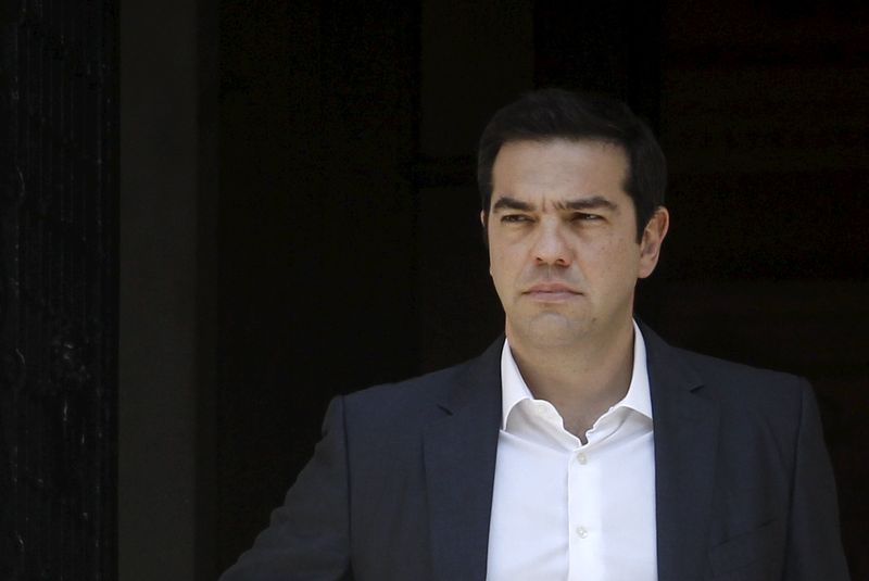 © Reuters. Primer ministro griego lucha por aprobar reformas en el Parlamento