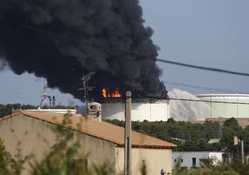 © Reuters. L'EXPLOSION À BERRE-L'ÉTANG EST UN ACTE CRIMINEL