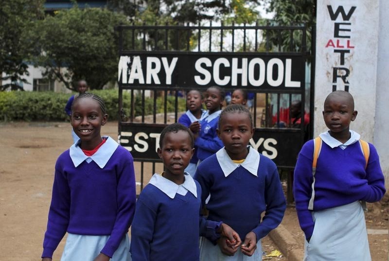 © Reuters. Las escuelas rurales móviles se adaptan para educar niñas en Kenia