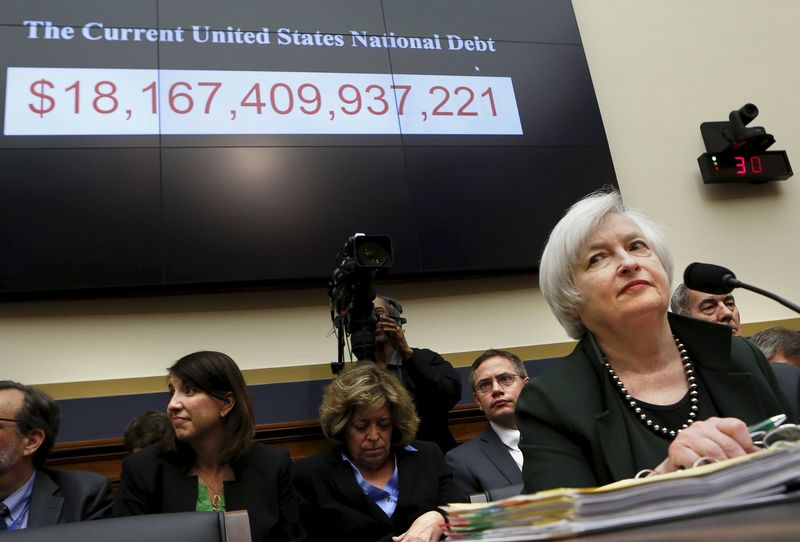 © Reuters. Yellen dice economía de EEUU está encaminada, defiende 